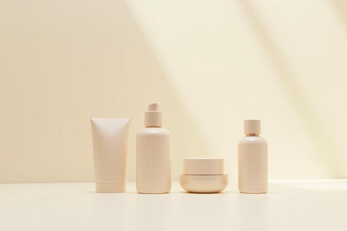 Produk penjagaan kulit halal yang dipamerkan dengan sijil halal